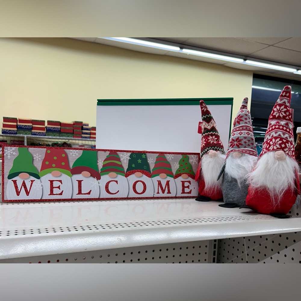 Gnome Welcome sign + 3 Festive Gnomes